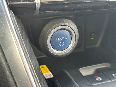 Used 2021 Toyota Venza Limited image 23