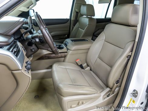 Used 2017 GMC Yukon SLT w/ Premium Edition image 9