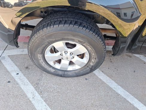 Used 2012 Nissan Frontier SV w/ SV Premium Utility Pkg image 11