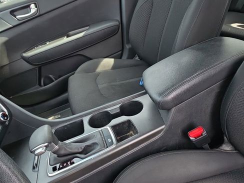 Used 2018 Kia Optima LX w/ 17" Alloy Wheels Package FWD image 19