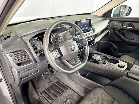 Certified 2026 Nissan Rogue SV AWD/4WD image 9