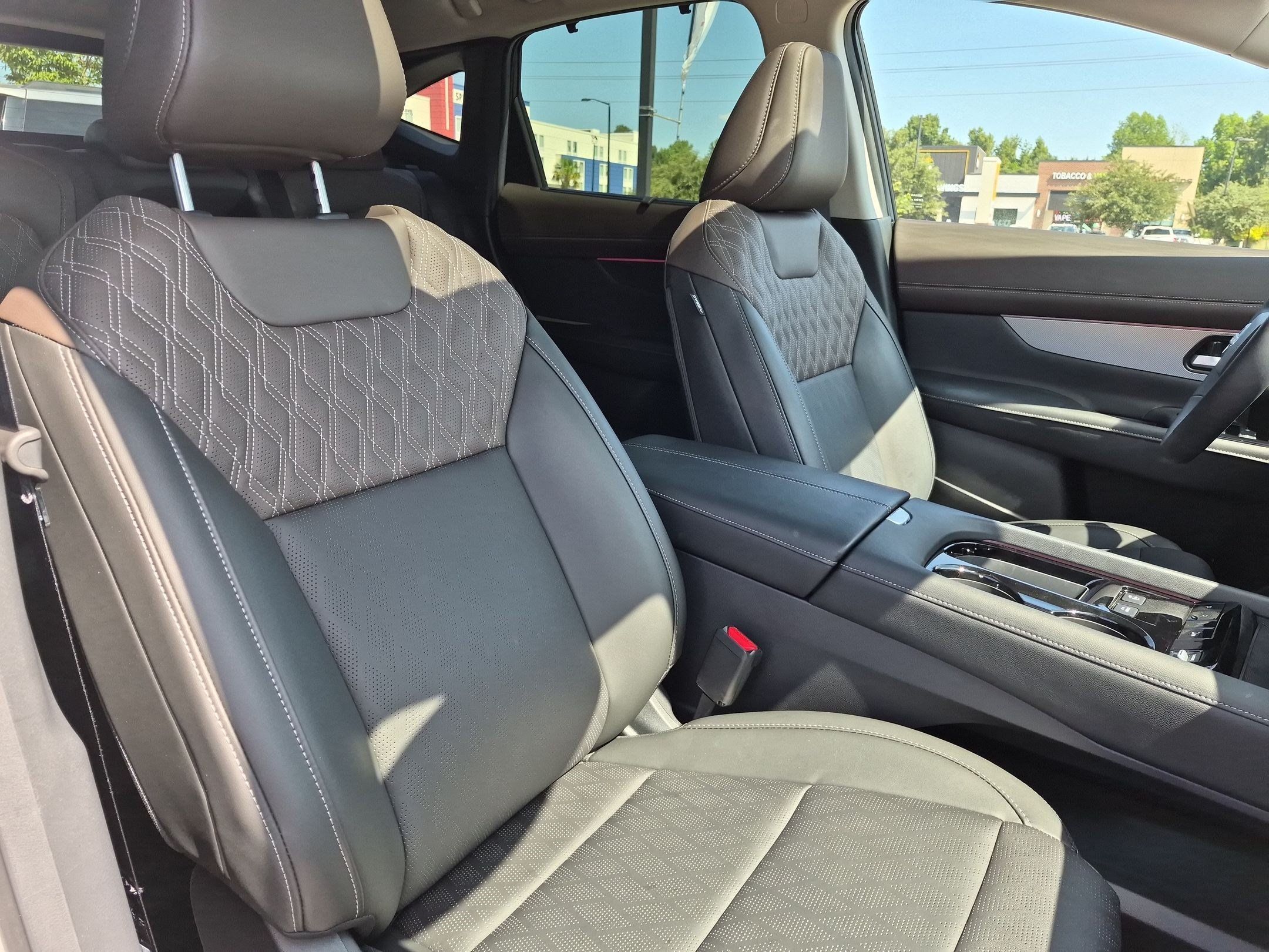 Certified 2025 Nissan Murano Platinum w/ Cargo Package AWD/4WD image 32