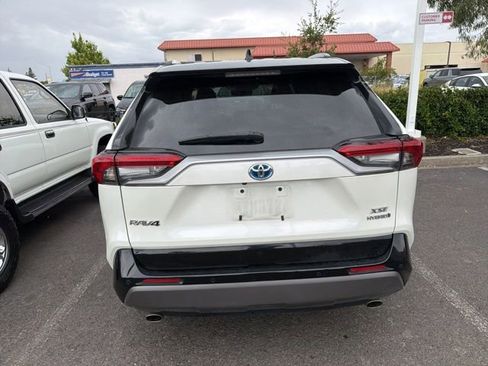 Used 2021 Toyota RAV4 XSE AWD/4WD image 9