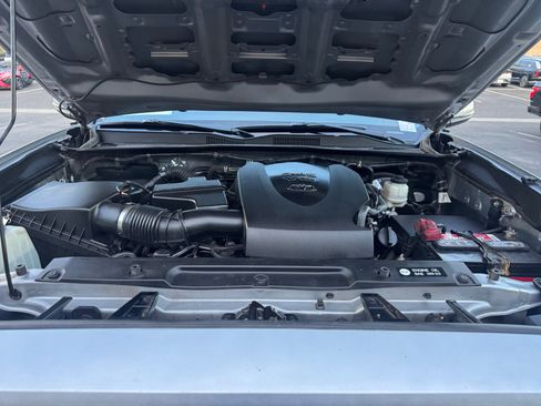 Used 2019 Toyota Tacoma TRD Sport w/ Technology Package image 21