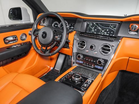 Used 2022 Rolls-Royce Cullinan w/ Dark Exterior Package image 35