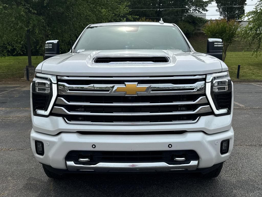 Used 2024 Chevrolet Silverado 2500 High Country w/ High Country Premium Package AWD/4WD image 3
