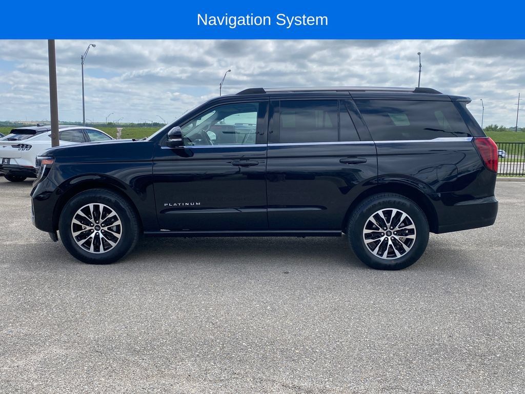 Used 2025 Ford Expedition Platinum AWD/4WD image 3