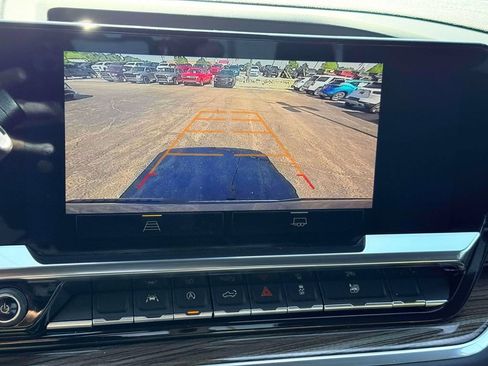 Used 2024 Chevrolet Silverado 1500 LT AWD/4WD image 23