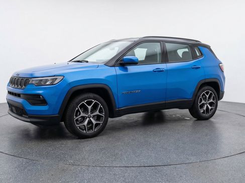 Used 2025 Jeep Compass Limited image 3