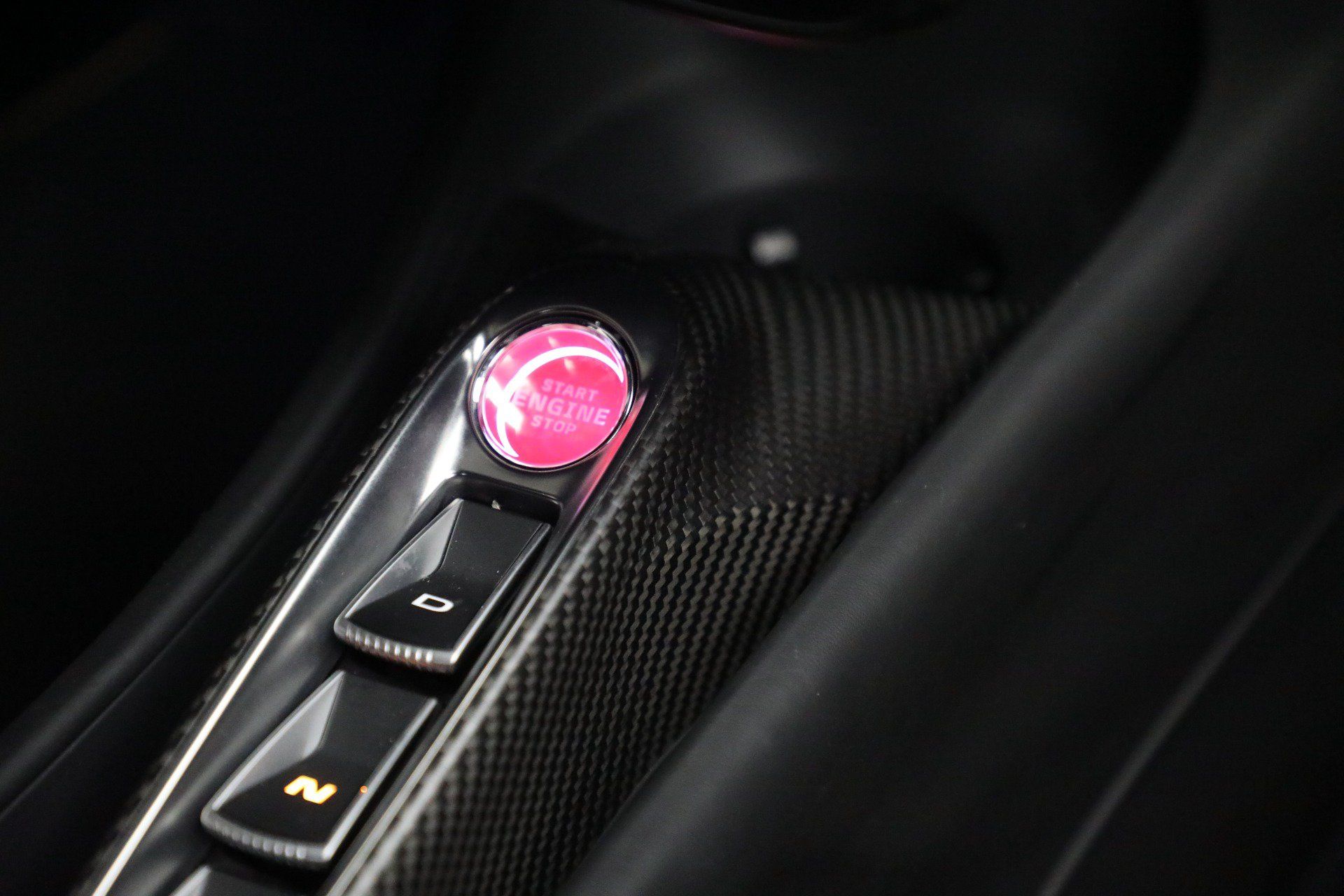 Used 2024 McLaren Artura RWD image 28