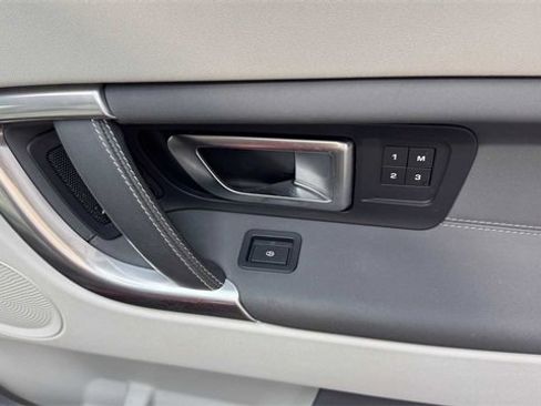 Used 2019 Land Rover Discovery Sport HSE image 14
