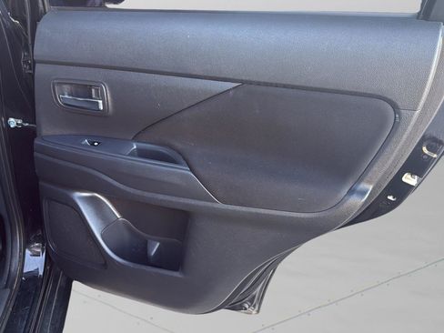 Used 2018 Mitsubishi Outlander SE FWD image 29
