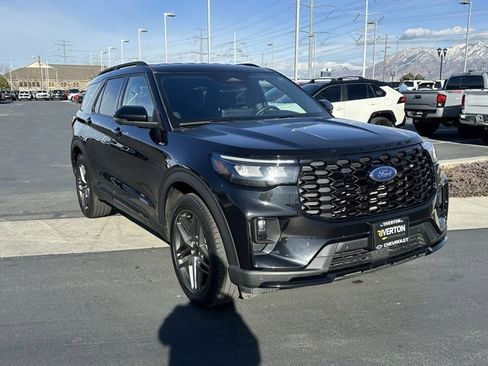 Used 2025 Ford Explorer ST-Line w/ ST-Line Street Pack image 33