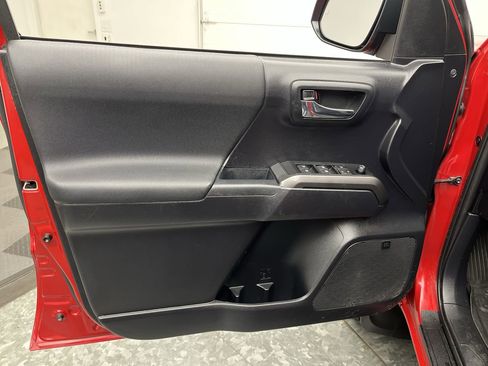 Used 2020 Toyota Tacoma TRD Sport w/ TRD Premium Sport Package image 8