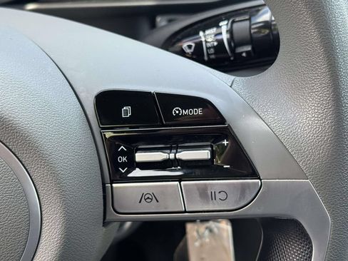 Used 2023 Hyundai Elantra SE FWD image 18
