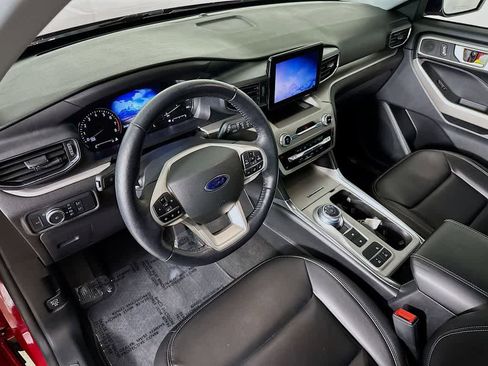 Certified 2022 Ford Explorer XLT w/ Equipment Group 202A image 2