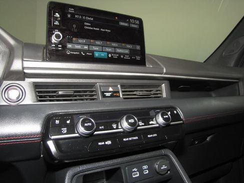 Certified 2025 Honda Pilot Black Edition image 7