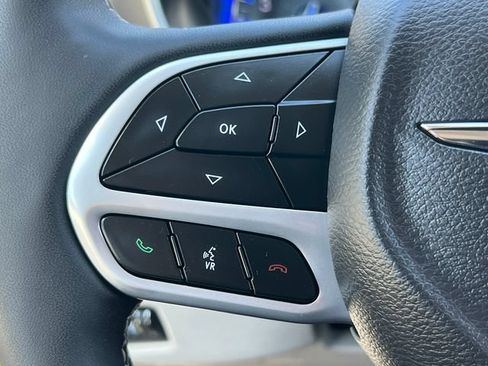 Used 2024 Chrysler Pacifica Touring-L AWD/4WD image 22