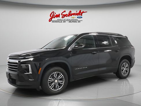 Used 2024 Chevrolet Traverse LT AWD/4WD image 2