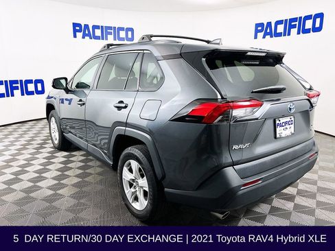 Used 2021 Toyota RAV4 XLE AWD/4WD image 6
