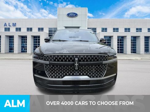Used 2025 Lincoln Navigator Reserve AWD/4WD image 2