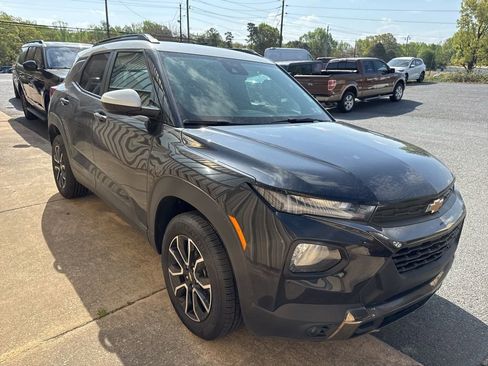 Used 2022 Chevrolet TrailBlazer ACTIV w/ Technology Package image 2