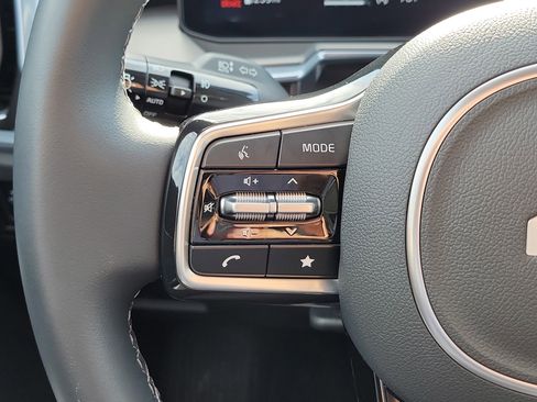 Certified 2025 Kia Sorento SX FWD image 28