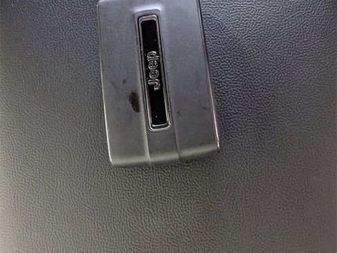 New 2025 Jeep Grand Cherokee Altitude image 28