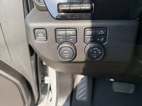 Used 2025 Chevrolet Silverado 2500 ZR2 w/ Technology Package AWD/4WD image 25