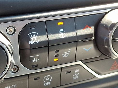 Used 2021 Jeep Wrangler Sport image 24