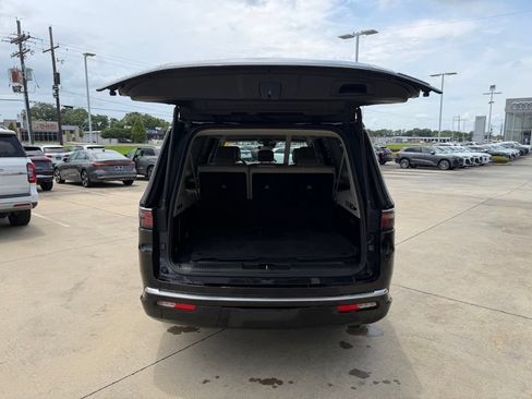Used 2024 Jeep Wagoneer L Series II RWD image 26