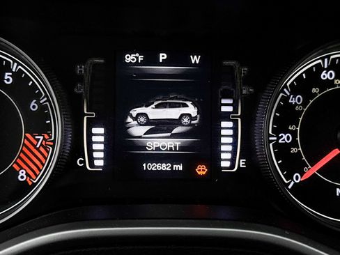 Used 2014 Jeep Cherokee Latitude AWD/4WD image 9