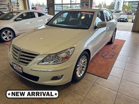 Used 2010 Hyundai Genesis 3.8 image 1