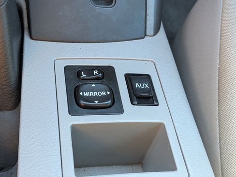 Used 2011 Toyota RAV4 4WD image 33