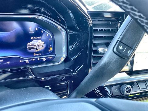 Used 2025 Chevrolet Silverado 1500 LT image 8