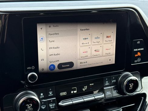 Used 2025 Toyota Highlander LE image 19