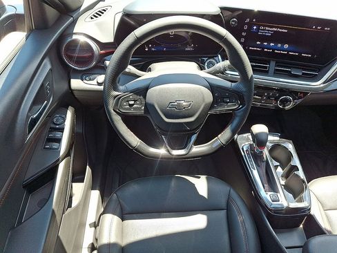 Certified 2024 Chevrolet Trax RS w/ Sunroof Package FWD image 21