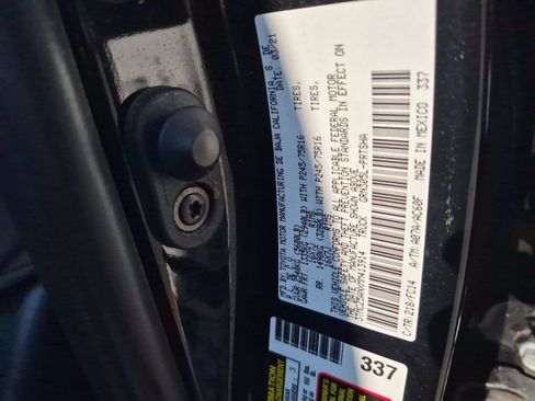 Used 2021 Toyota Tacoma SR5 AWD/4WD image 32