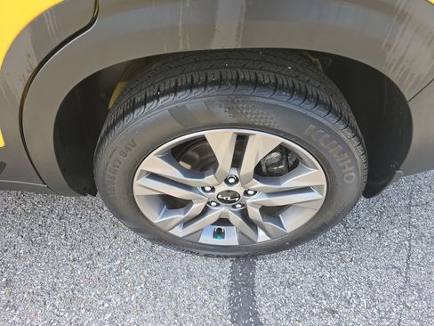 Used 2022 Kia Seltos S AWD/4WD image 11