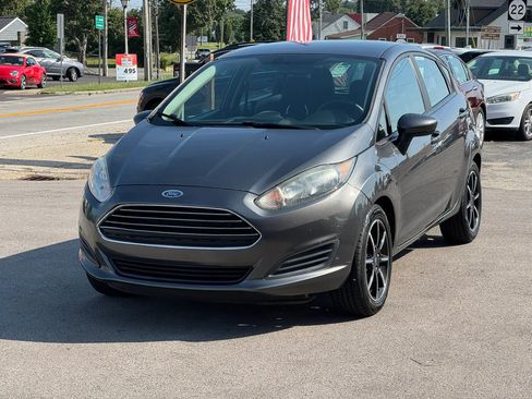 Used 2019 Ford Fiesta SE FWD image 2