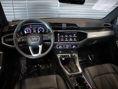 Certified 2025 Audi Q3 2.0T Premium w/ Convenience Package AWD/4WD image 23