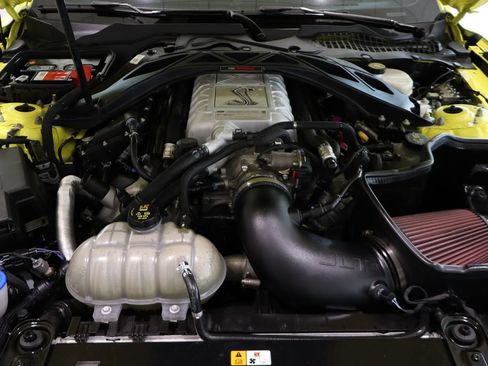 Used 2021 Ford Mustang Shelby GT500 w/ Carbon Fiber Track Pack RWD image 40