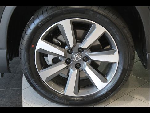 Certified 2023 Honda Pilot Touring image 9
