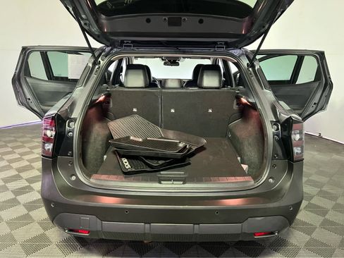 Certified 2025 Nissan Kicks SR image 24