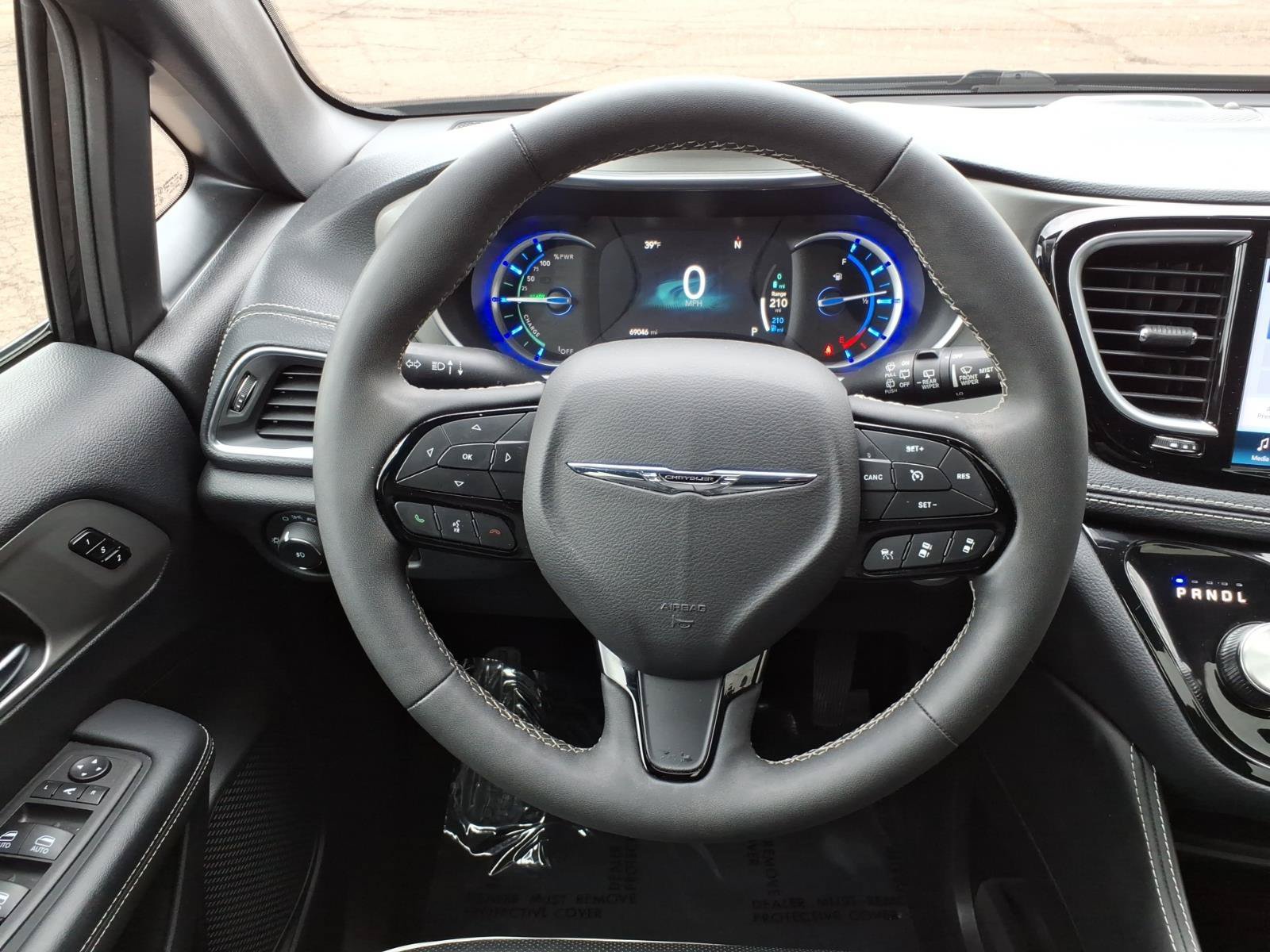 Used 2024 Chrysler Pacifica Premium FWD image 28
