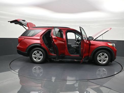 Used 2021 Ford Explorer XLT image 34