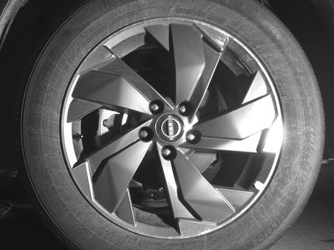 Used 2025 Nissan Rogue SV image 11