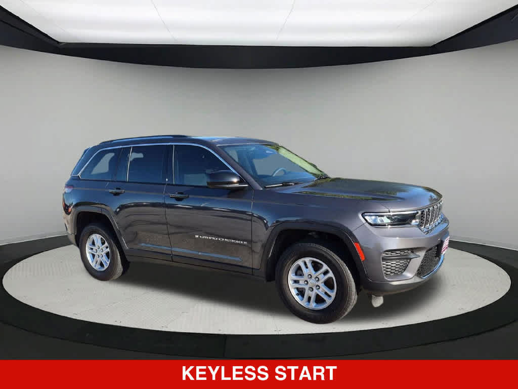 Used 2023 Jeep Grand Cherokee Laredo RWD image 9