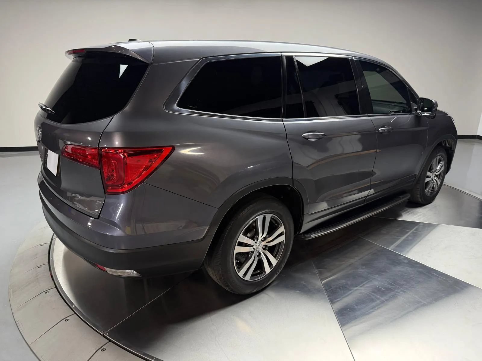Used 2017 Honda Pilot EX-L image 2