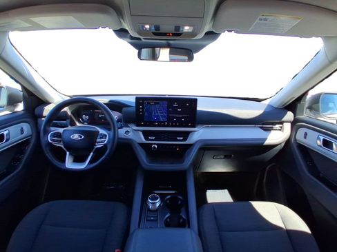 Used 2025 Ford Explorer Active AWD/4WD image 12